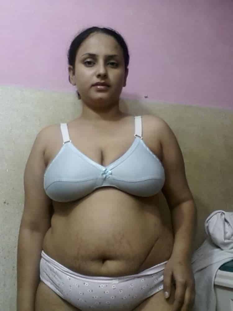 Indian slut nude pics to test your sex mood