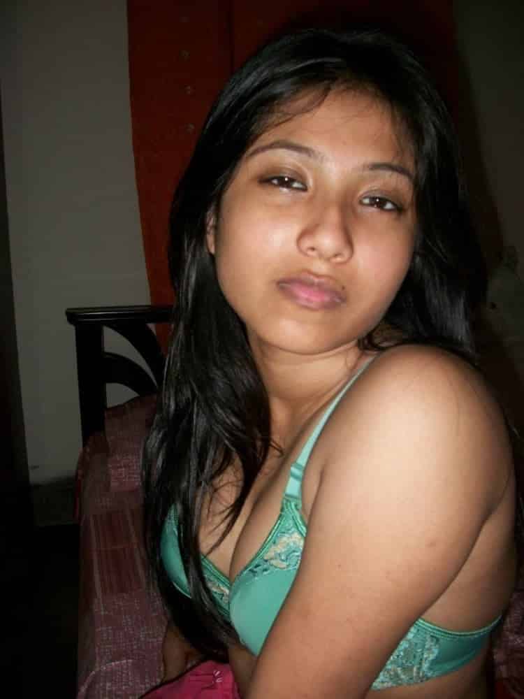 Cute Indian girl blowjob pics