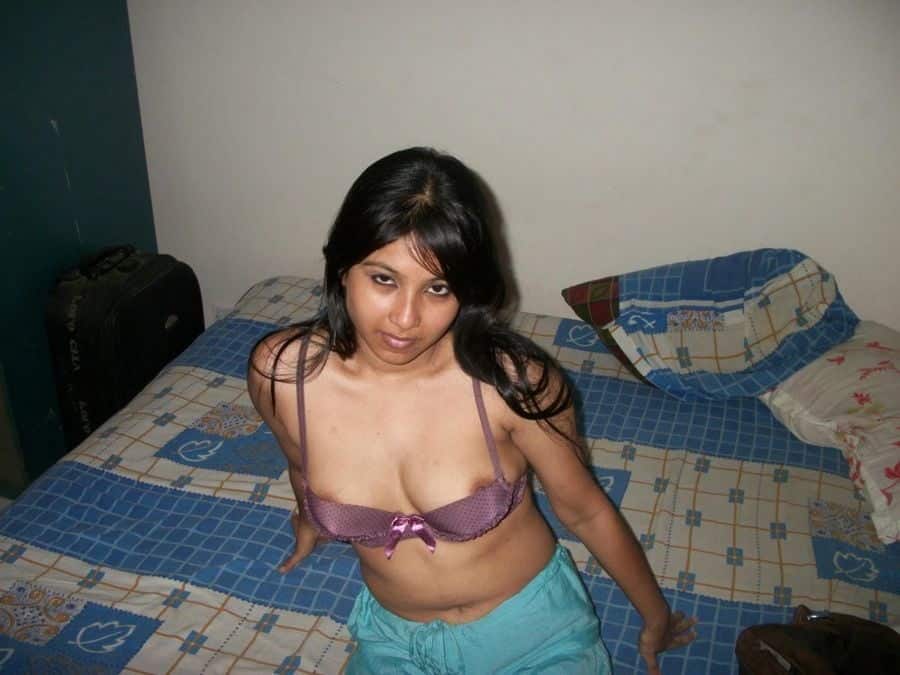 Cute Indian girl blowjob pics