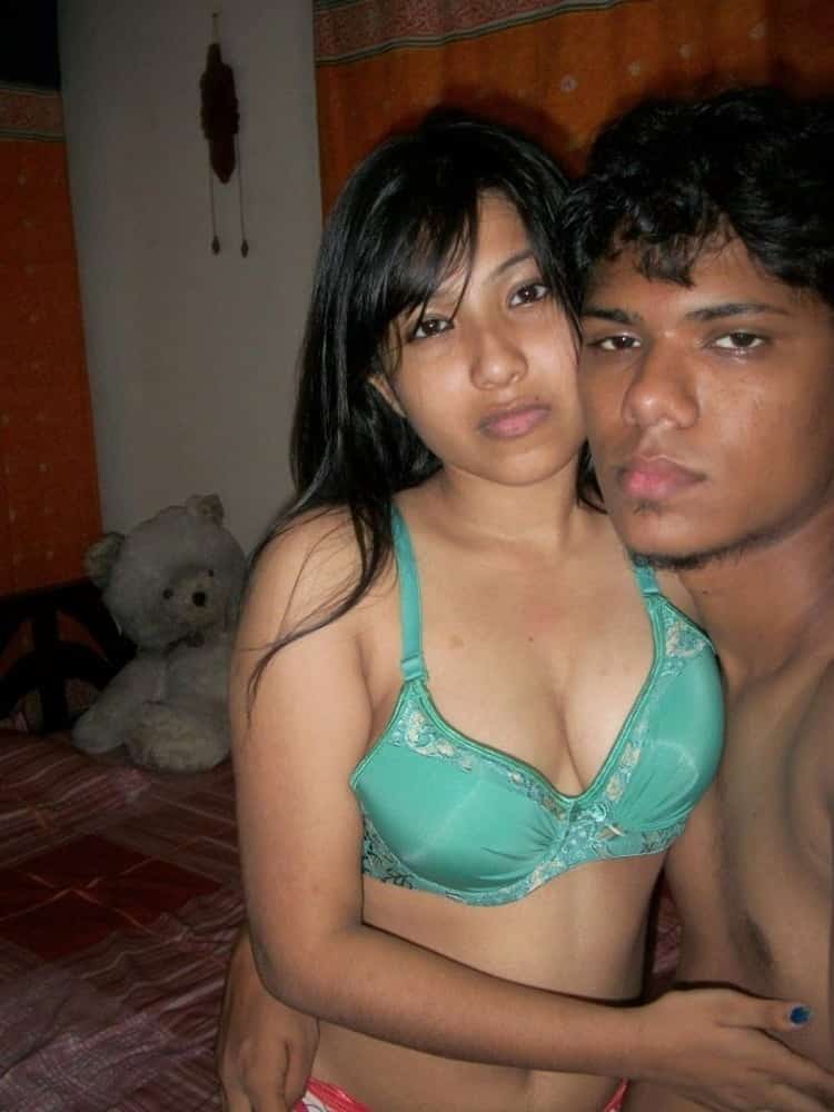 Cute Indian girl blowjob pics