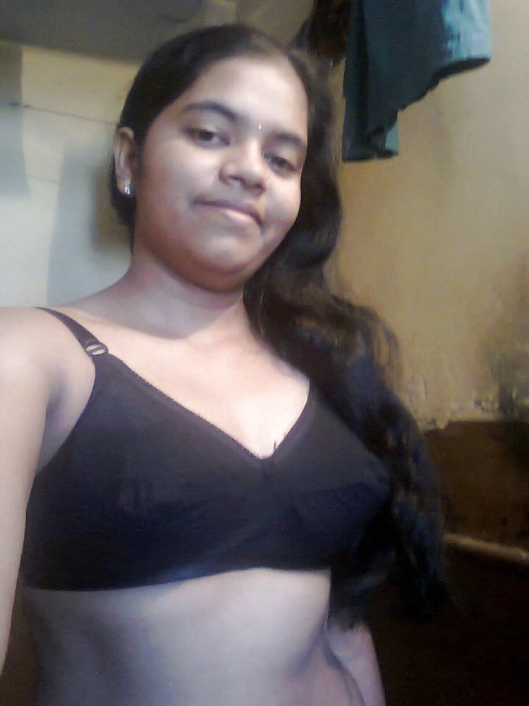 Cute looking Indian girl nude pics leaked online