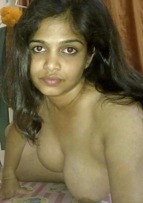 Desi Bhabhi Boobs show picture collection
