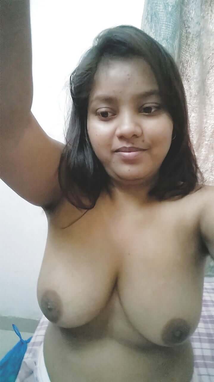 Indian chubby girl nude selfie pics online