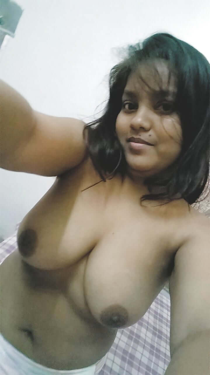 Indian chubby girl nude selfie pics online