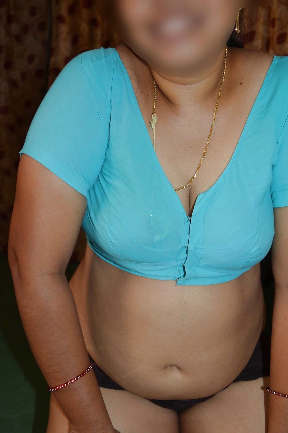 Desi bhabhi juicy Tits exposed photo collection