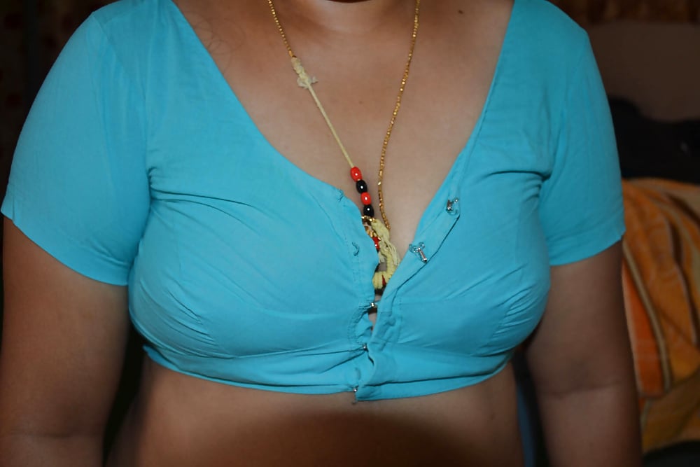 Desi bhabhi juicy Tits exposed photo collection