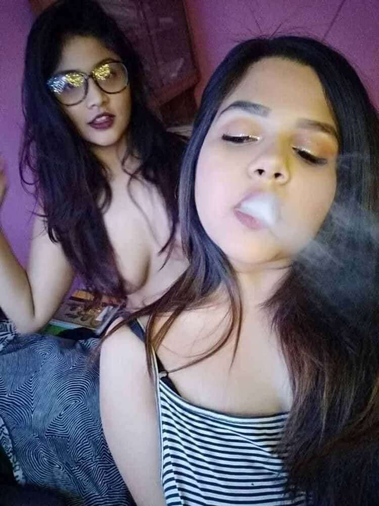 Pakistani college girls Desi hot nude pics