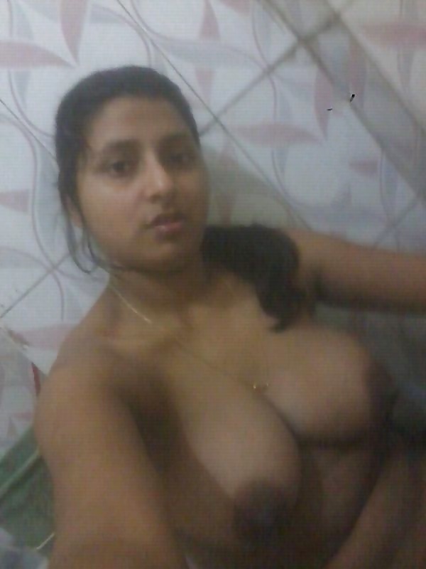 Sexy Indian college girl exposing herself on cam