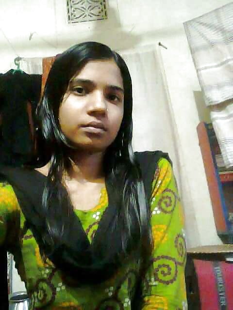Sexy Desi College Girl Nude pics shared online