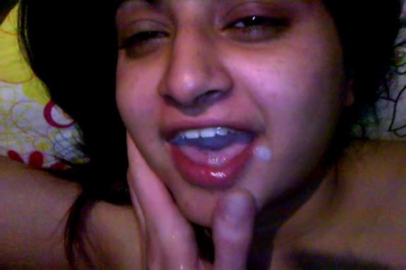 Indian XXX pics of a beautiful horny bhabhi enjoying a home sex session