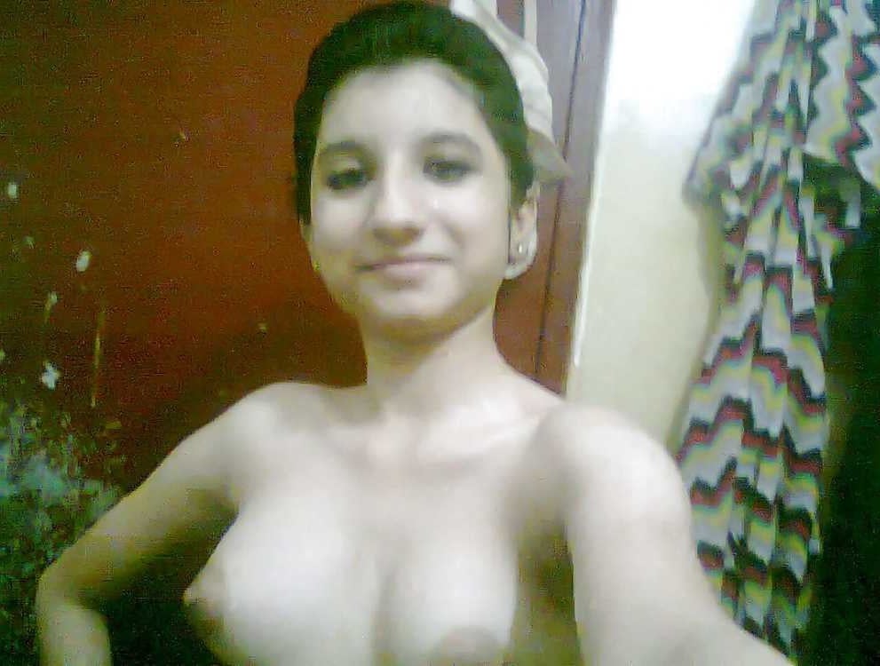 Sexy Indian college girls click dick arousing hot selfies!