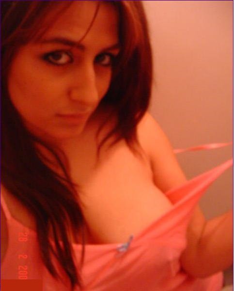 Free sexy pics of hot college girls seducing with their curvy figure