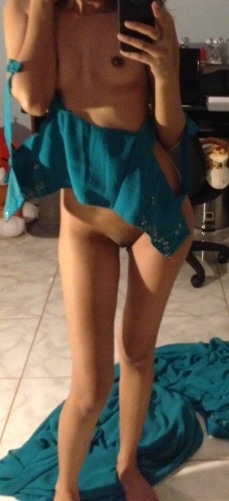 Desi Indian college girls tease and seduce with selfies