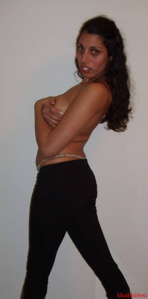 Slutty college girl seduces and poses for her lover in his room