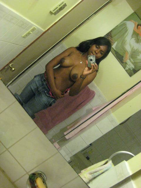 Young desi college girls click raunchy sex selfies