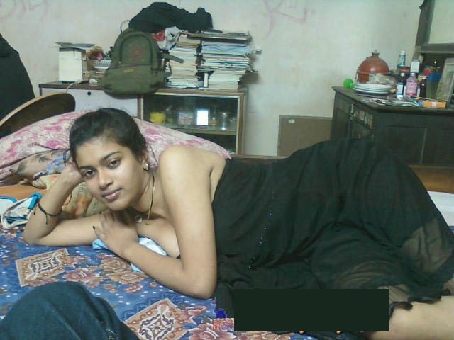 Desi Indian Village college girls Expose Sexy Assets