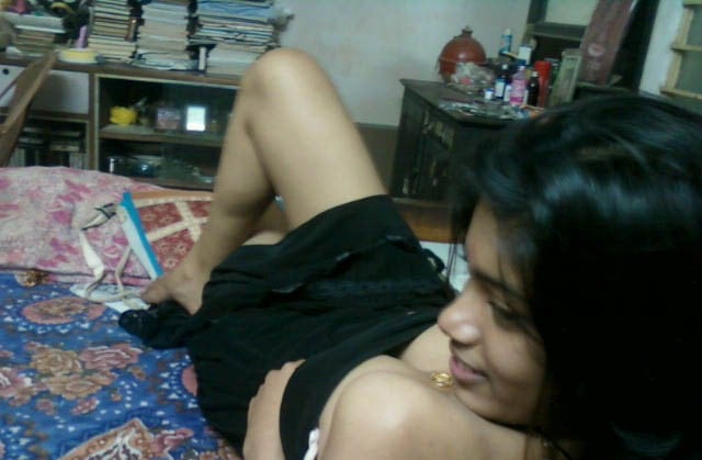 Desi Indian Village college girls Expose Sexy Assets
