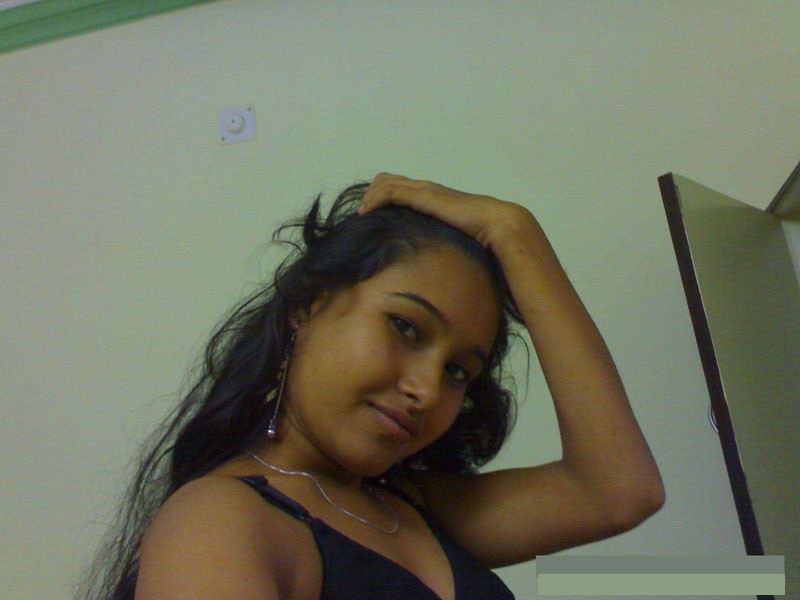 Desi Indian Village college girls Expose Sexy Assets