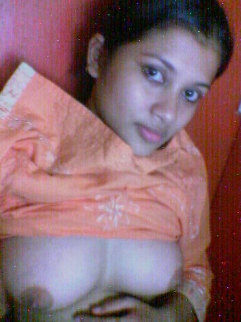 Desi xxx pics of college girl exposing their firm boobs for their lovers