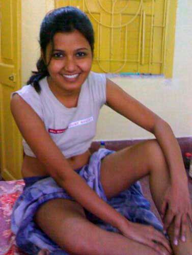 Indian XXX photos of desi college girls showing off their sexy body