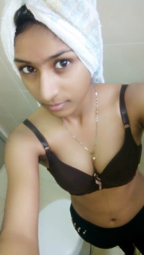 Indian XXX photos of desi college girls showing off their sexy body
