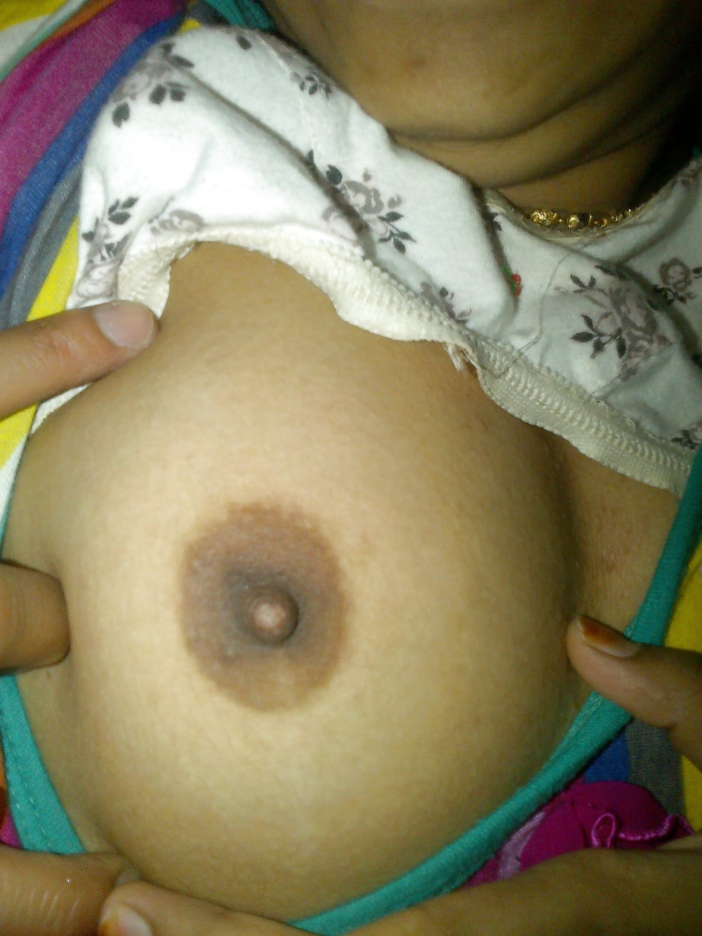 Booby Tamil housewife Leshya's sex photos