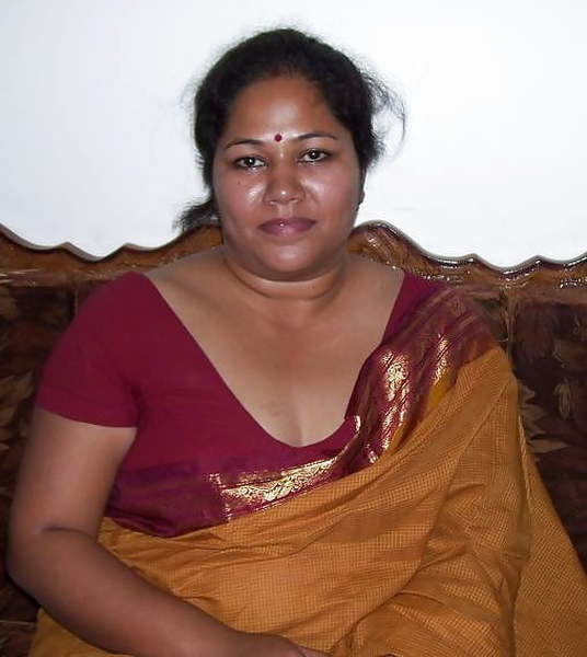 Cheating Indian wife displaying her naked boobs