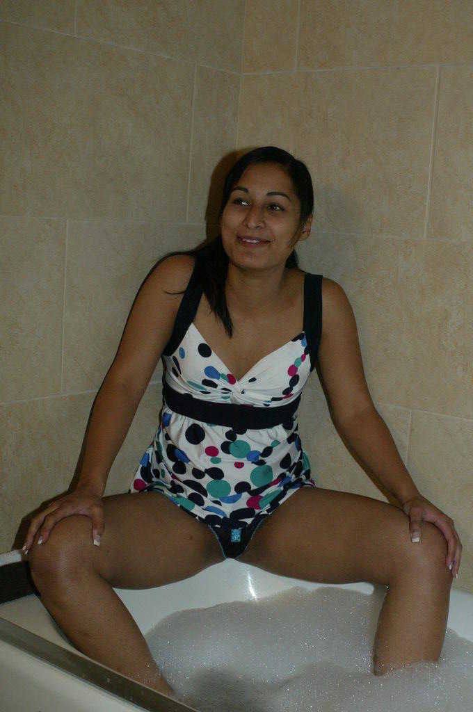 Hot and sexy pictures of Mumbai college girl striping