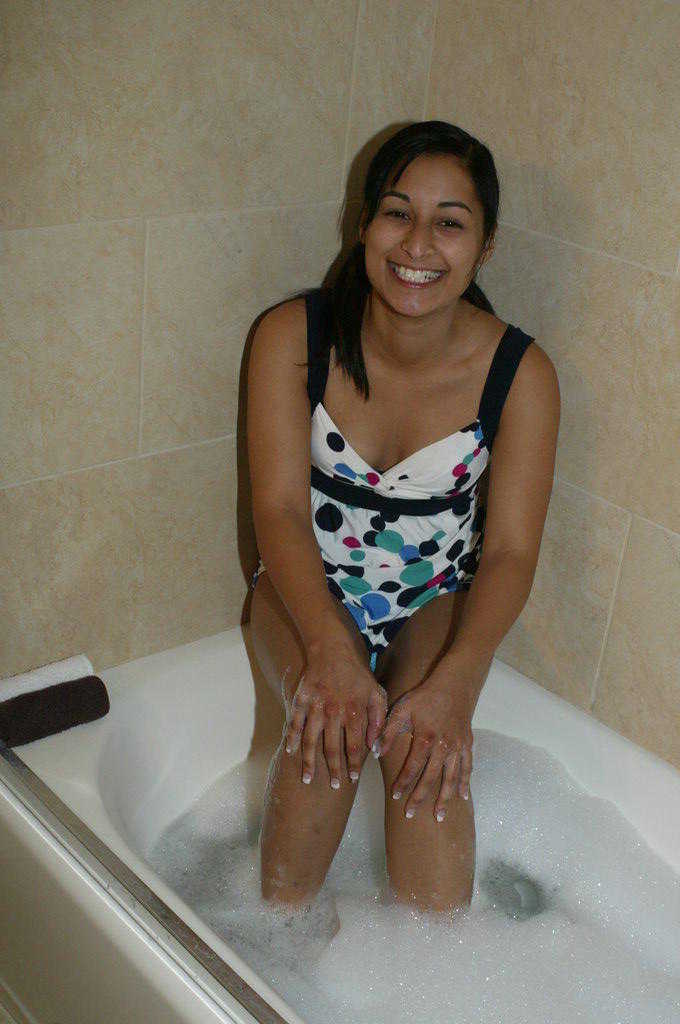 Hot and sexy pictures of Mumbai college girl striping