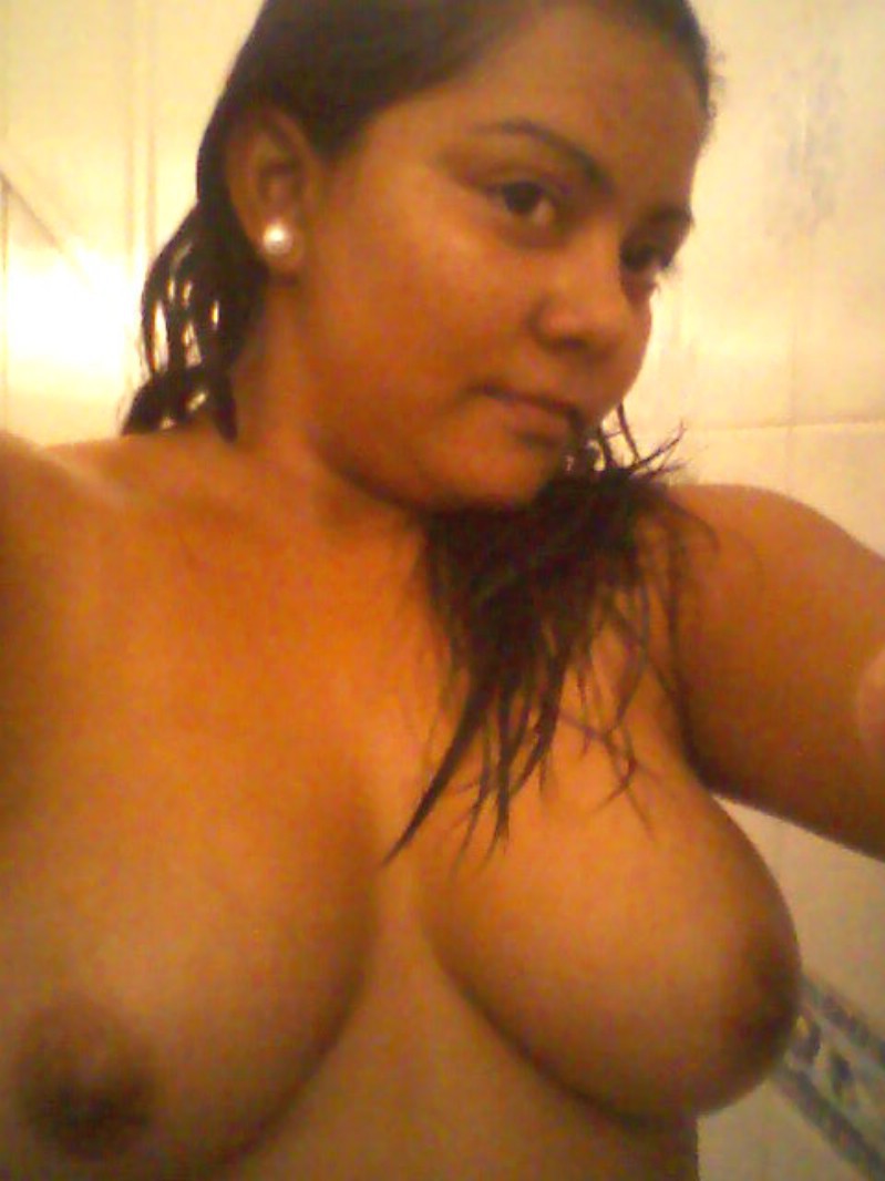 Horny and Sensual College Girls In the Bathroom College Sex Gallery