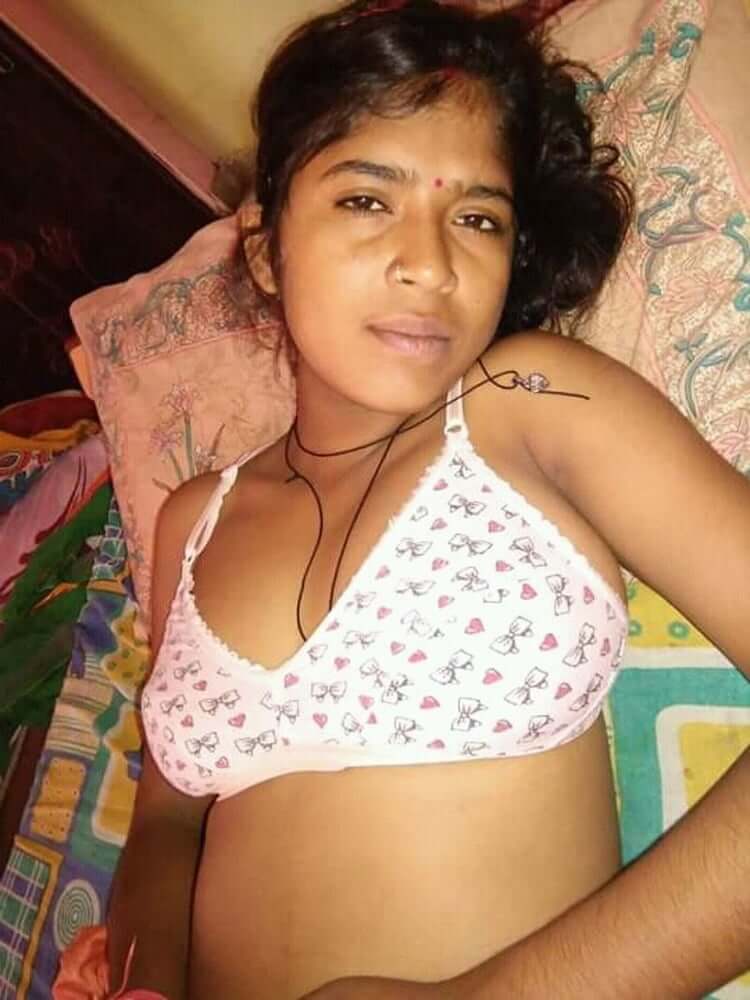 Desi wife nude pics at FSI