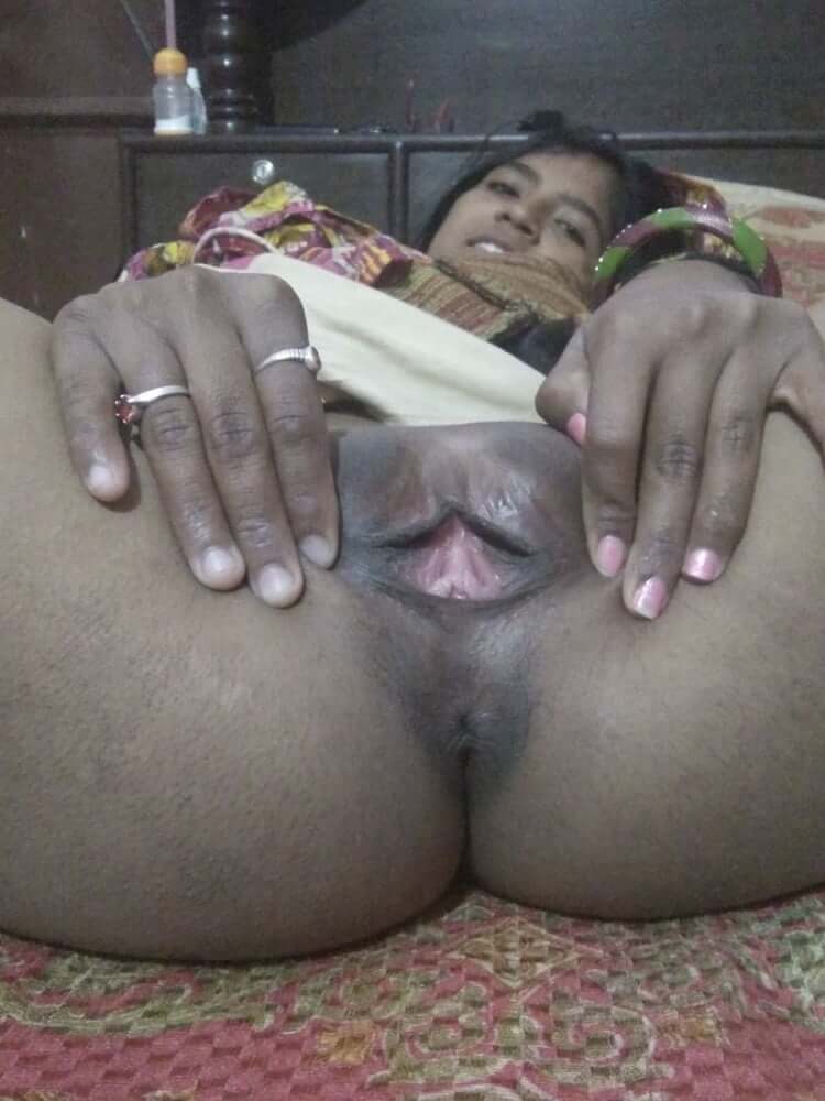 Desi wife nude pics at FSI