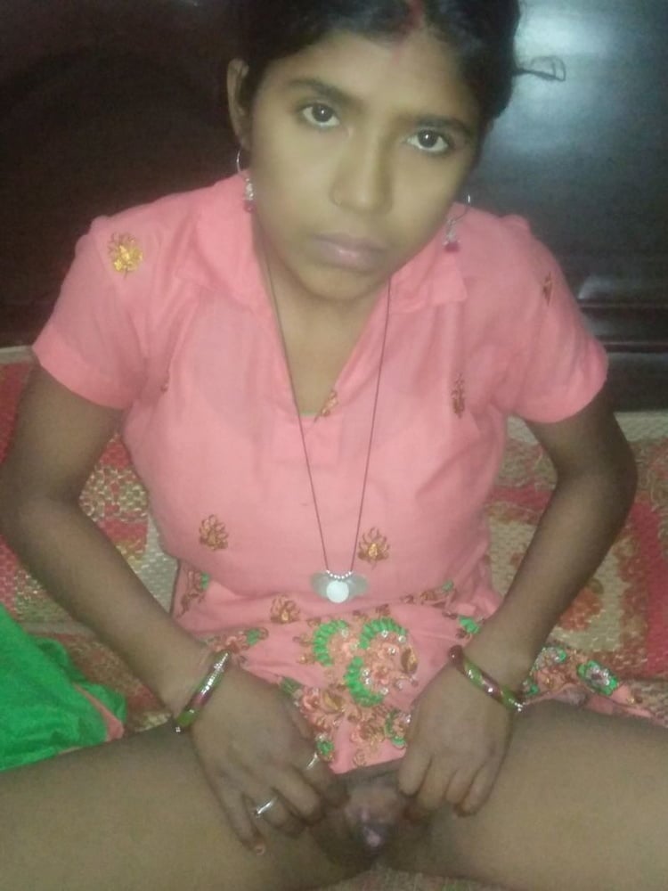 Desi wife nude pics at FSI