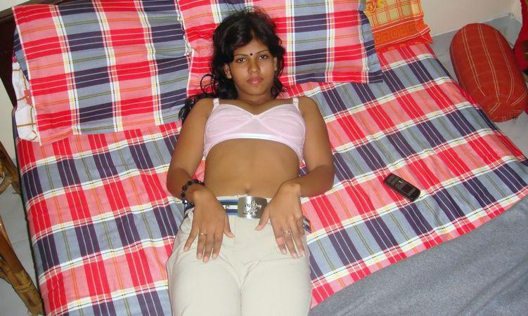 Cute Bangla wife nude pics goes viral