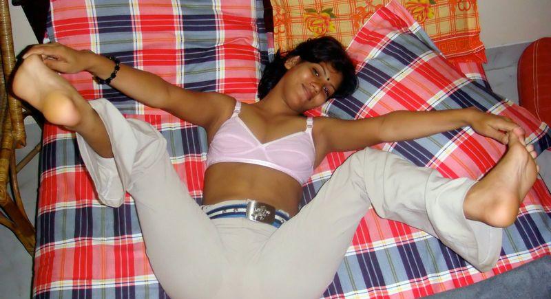 Cute Bangla wife nude pics goes viral