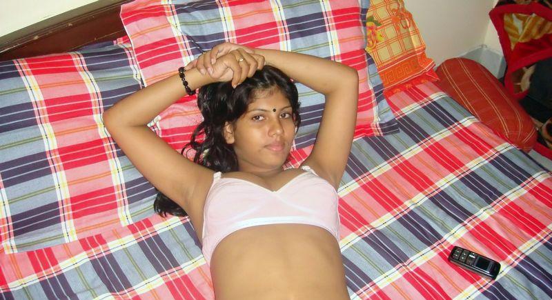 Cute Bangla wife nude pics goes viral