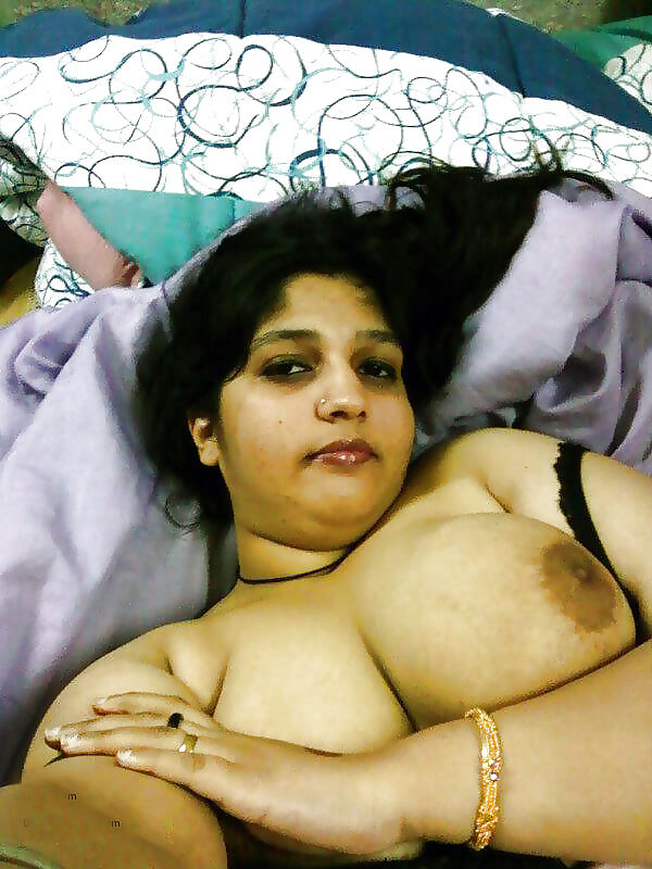 Desi wife nude pics trending online in recent times