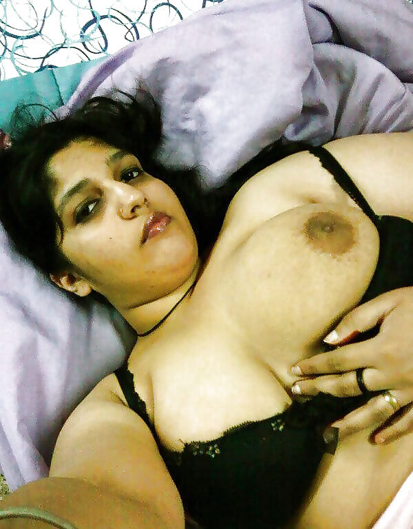 Desi wife nude pics trending online in recent times