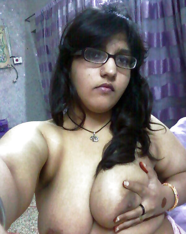 Desi wife nude pics trending online in recent times