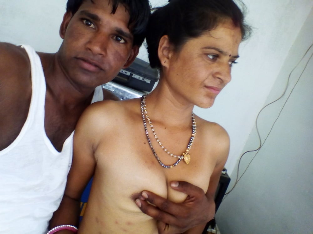 Dehati Bhabhi sex pics with her neighbor