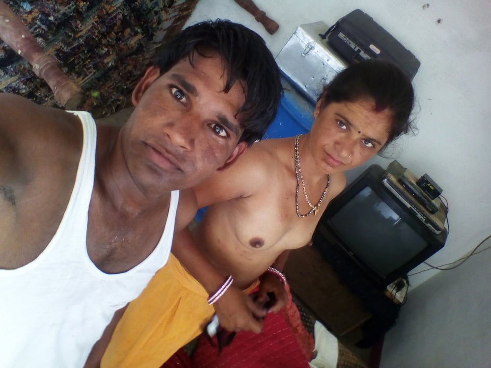 Dehati Bhabhi sex pics with her neighbor