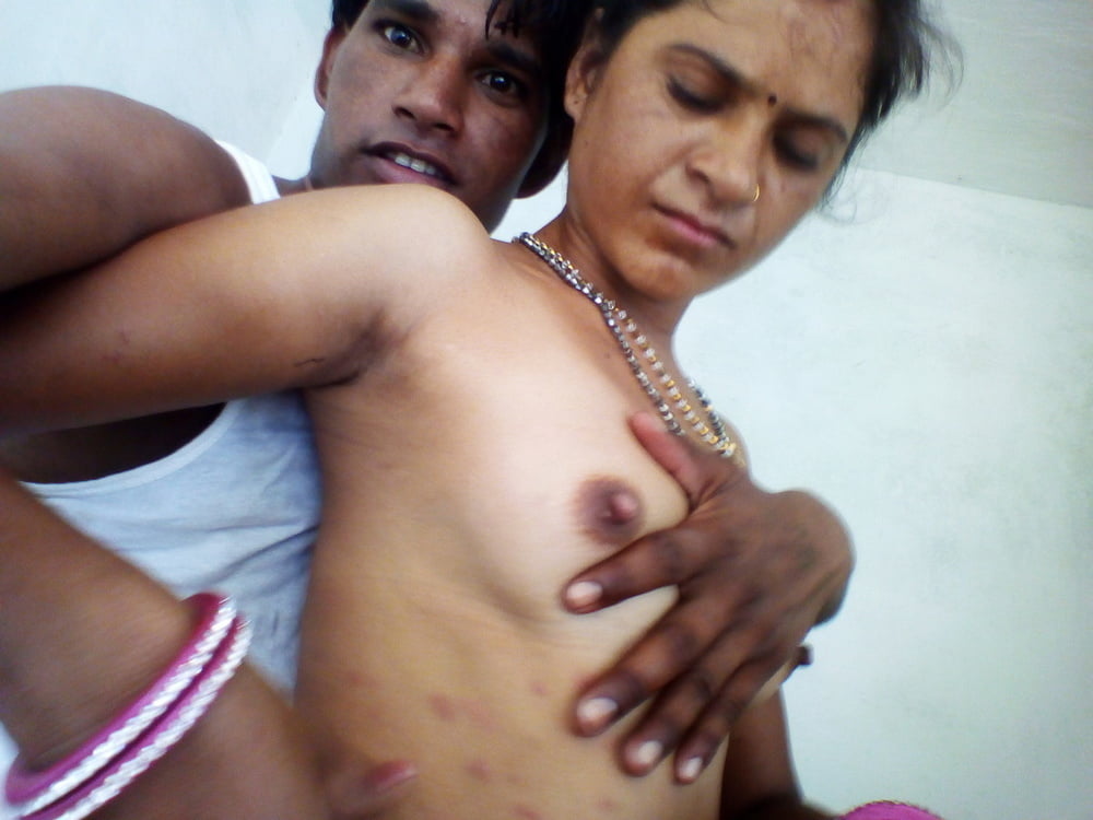Dehati Bhabhi sex pics with her neighbor
