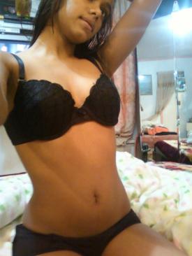 Sexy Indian babe clicks selfies for her Horny Boyfriend