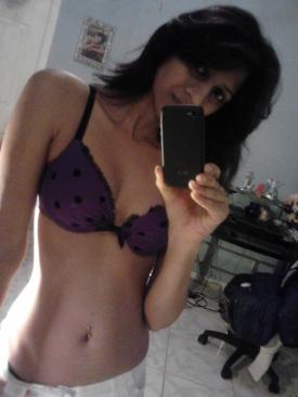 Sexy Indian girl clicks Seductive Selfies for lover