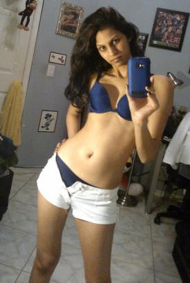 Sexy Indian girl clicks Seductive Selfies for lover