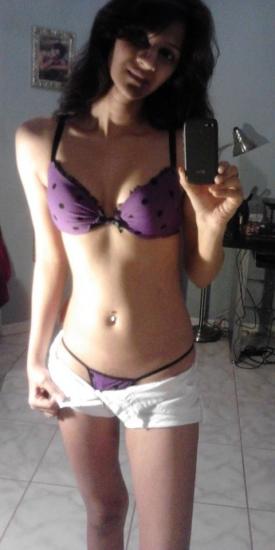 Sexy Indian girl clicks Seductive Selfies for lover