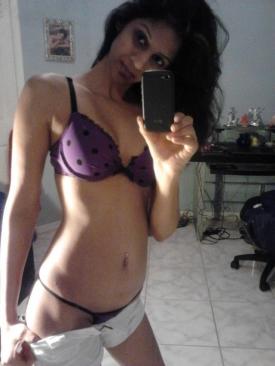 Sexy Indian girl clicks Seductive Selfies for lover