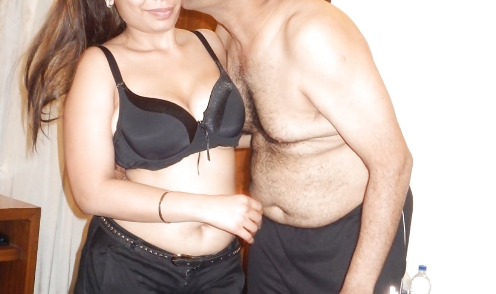 Amateur Indian couple sex pics for your pleasure