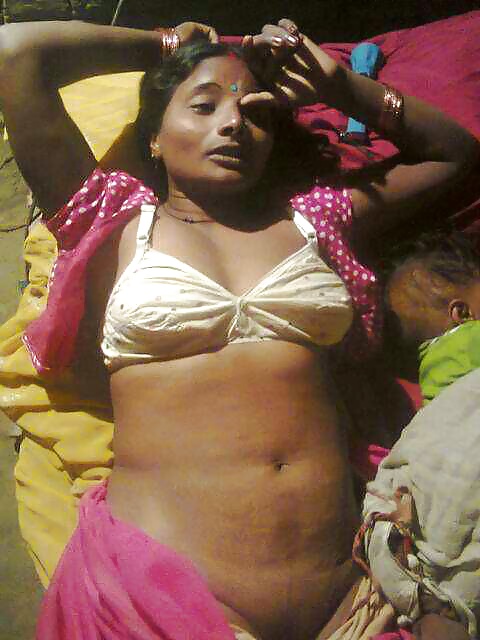 Indian village wife nude photos leaked by neighbor guy