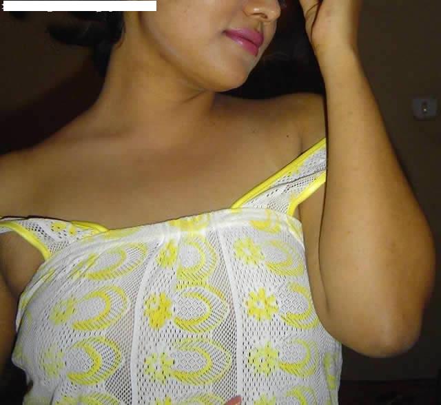 Mature big boobs house wives posing naked for lovers